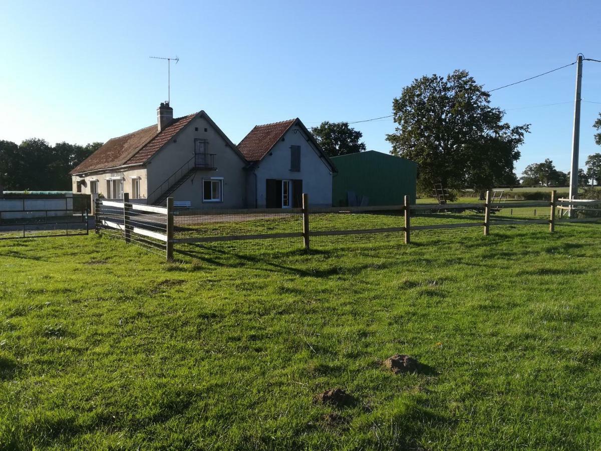 Maison A La Ferme Saint-Aubin-le-Monial Exteriér fotografie